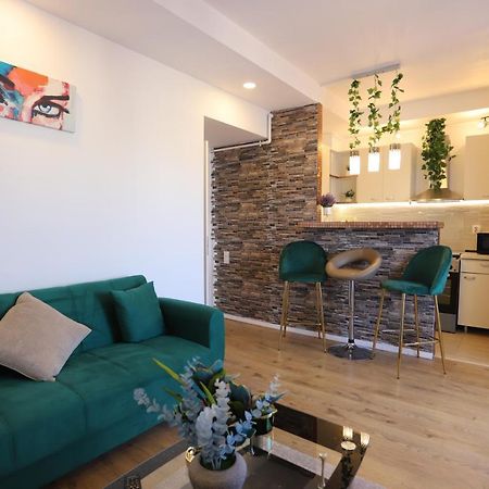 Apartament Beauty Smarald By Cosmopolis Stefanestii de Jos Esterno foto