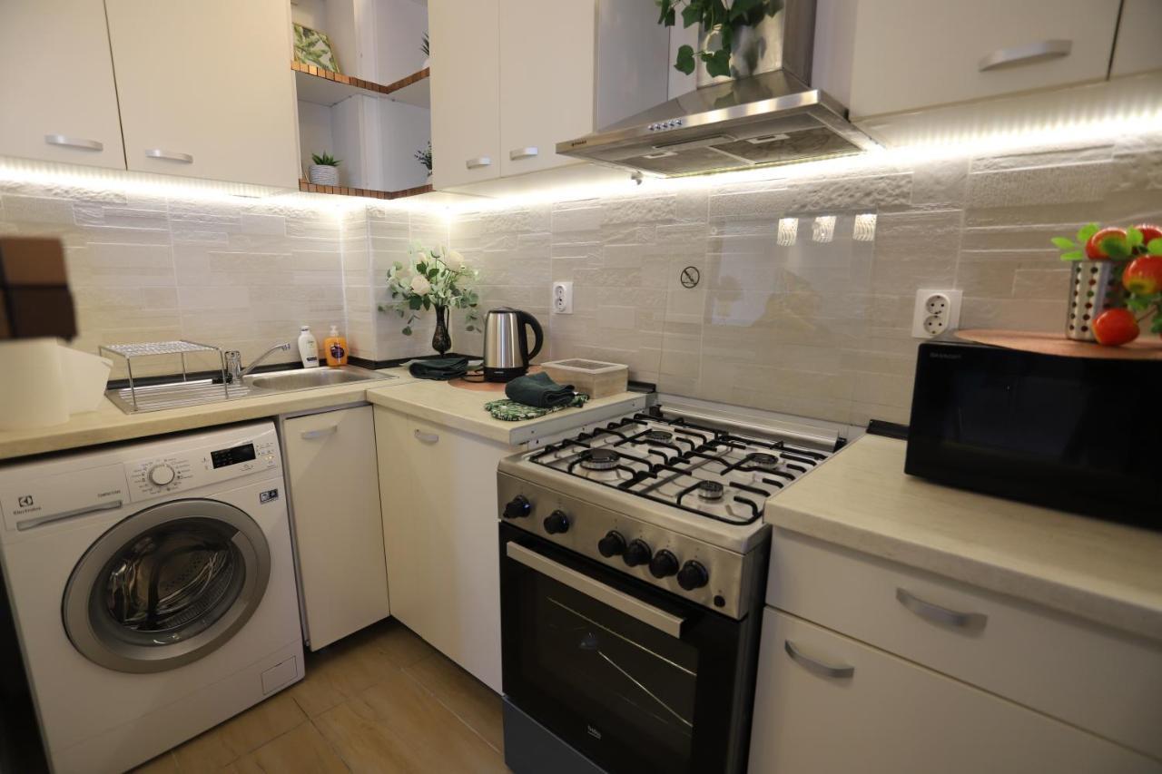 Apartament Beauty Smarald By Cosmopolis Stefanestii de Jos Esterno foto